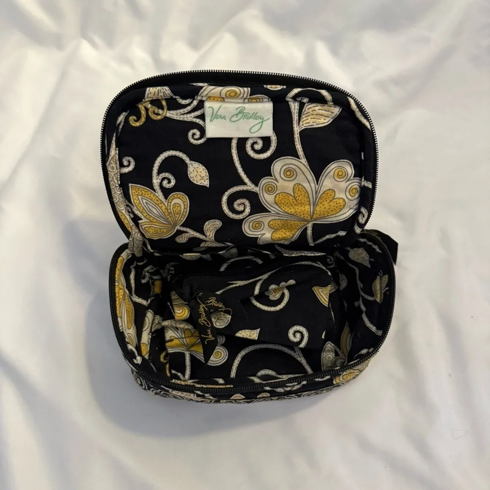 EUC Vera Bradley Fold Out Multi-compartment Cosmetic Bag